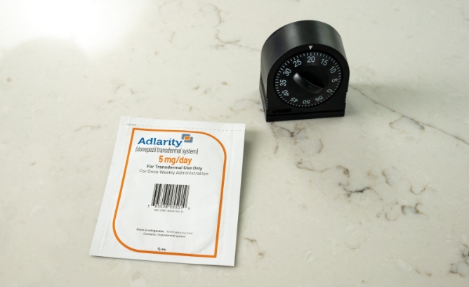 Image of ADLARITY packaging and timer